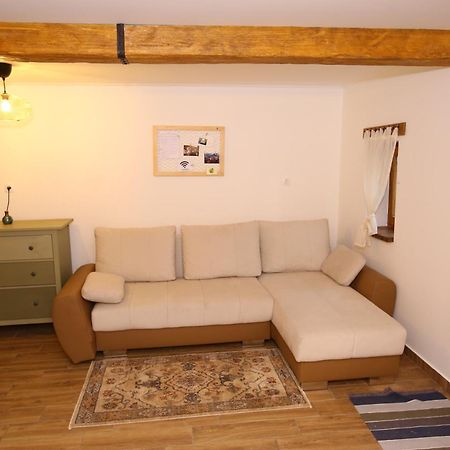 Goher Pince Es Vendeghaz Apartment Csaszartoltes Exterior foto