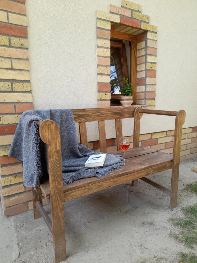 Goher Pince Es Vendeghaz Apartment Csaszartoltes Exterior foto